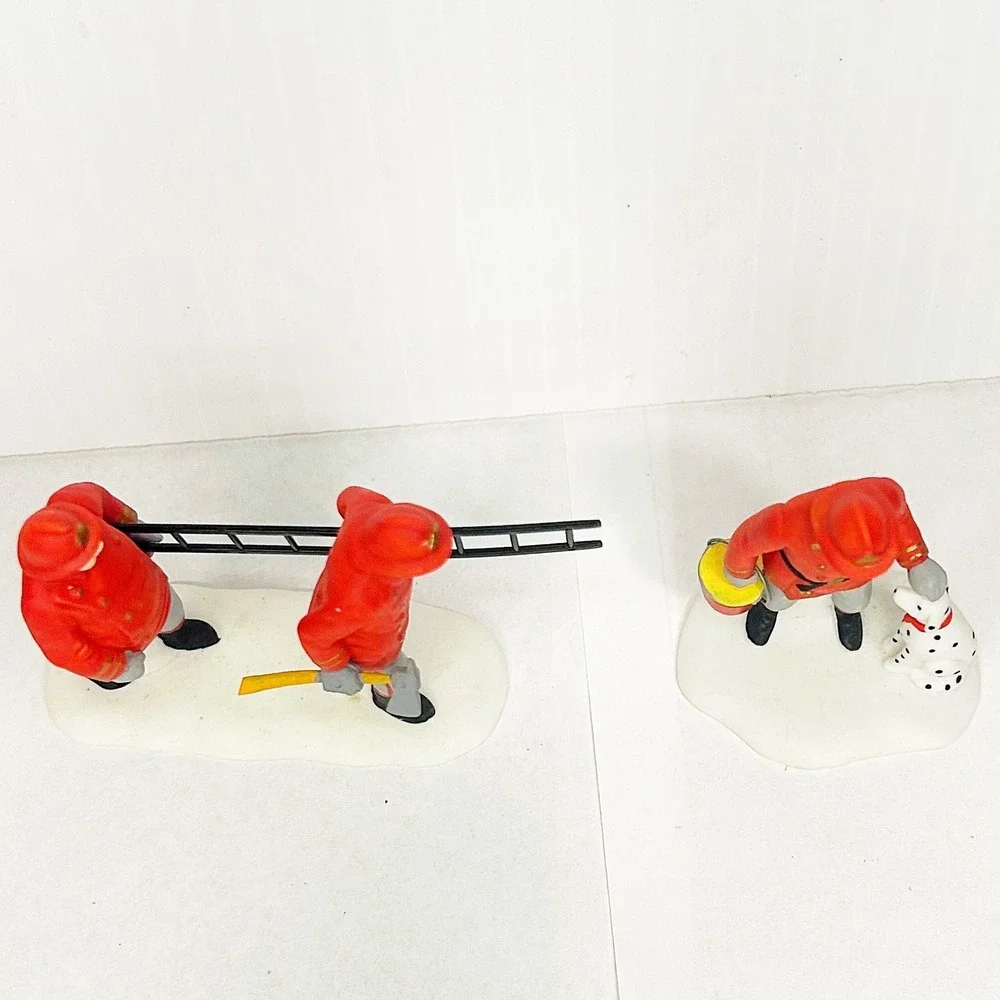 Department 56 Heritage‎ Village Fire Brigade Firemen Dog Set of 2